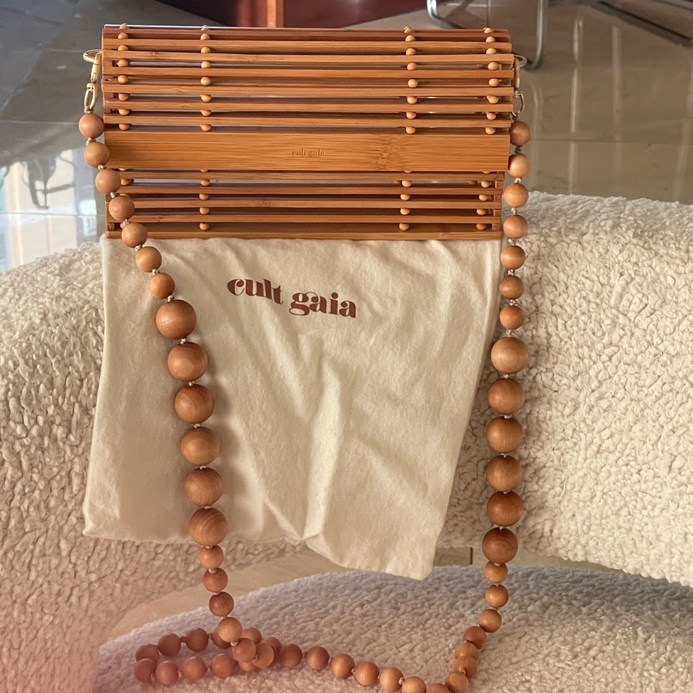 Cult Gaia Crossbody Bag
Color: Neutrals